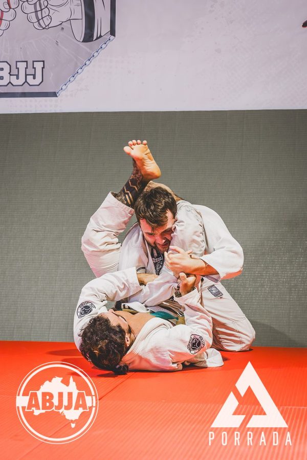 Porrada_White-Belt-Over-75kg-_-Fernando-Abreu-Pacheco-BJJ-vs-Liam-Garman-MyBJJ103_20260418_154157